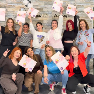 Grupo de alumnas con sus diplomas del curso